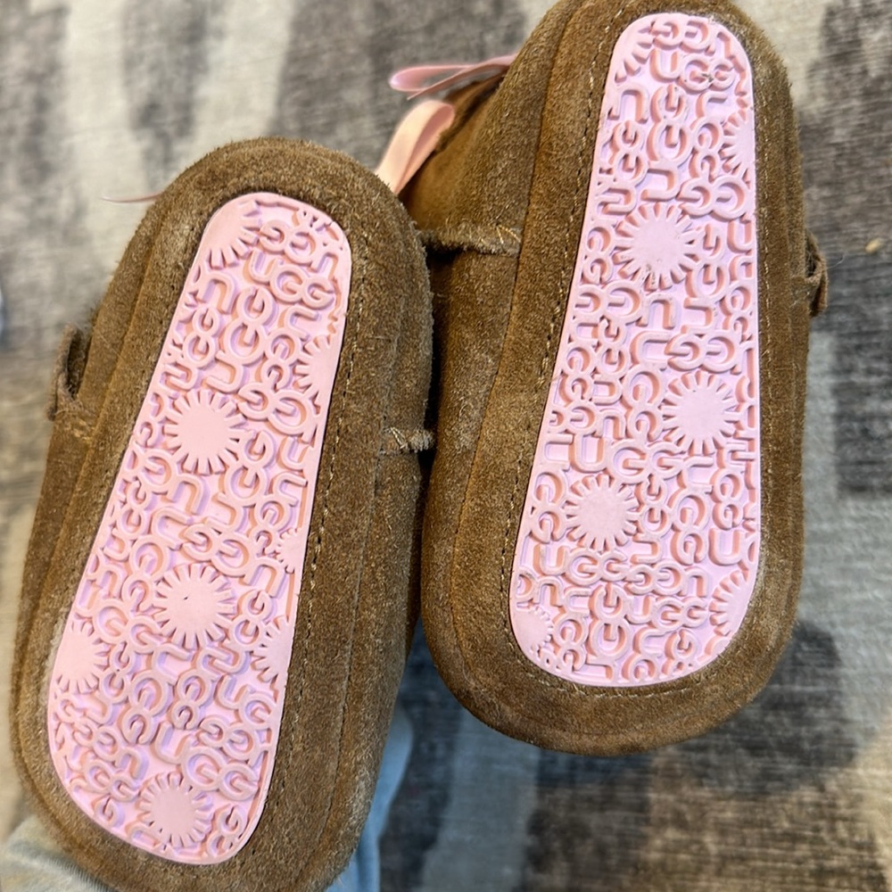 UGG - Picture 3 of 4